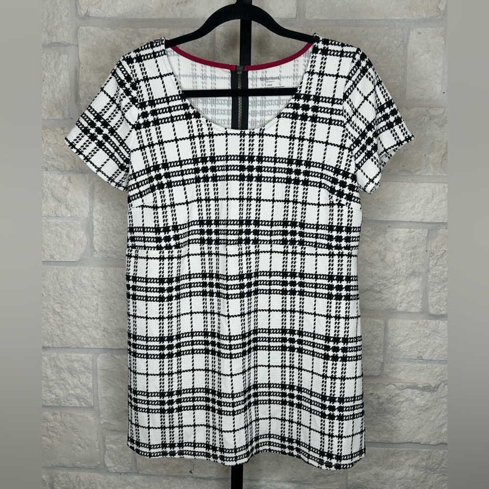 Motherhood Maternity Top Size Large Black and White Plaid Like New
